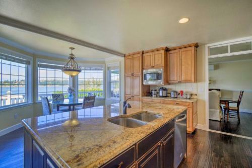 Coastal Port Orchard Retreat With Beach Access!