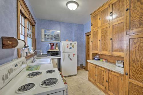 Cozy Eau Claire Home - Half Mi To Carson Park!