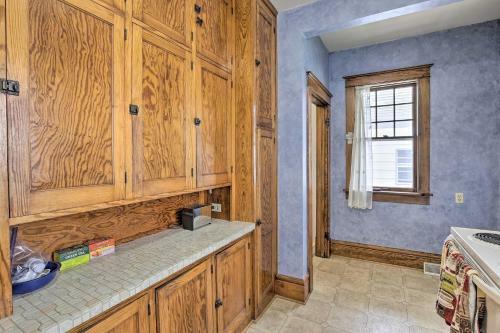 Cozy Eau Claire Home - Half Mi To Carson Park!