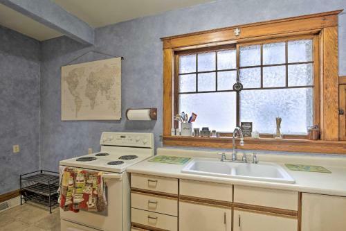 Cozy Eau Claire Home - Half Mi To Carson Park!