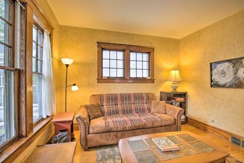 Cozy Eau Claire Home - Half Mi To Carson Park!