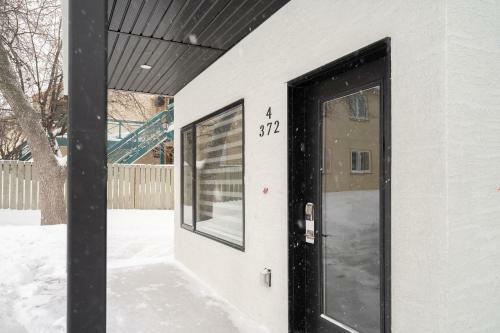 372 Enfield Crescent, 3