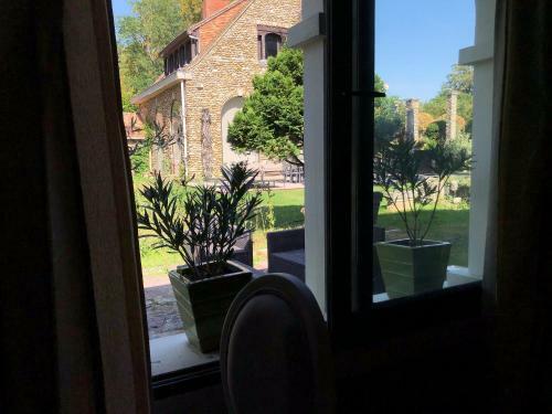 Hostal Le Prieur� De Bazainville