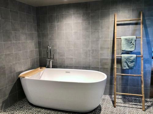 Hostal Le Prieur� De Bazainville