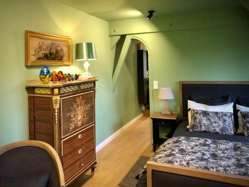 Hostal Le Prieur� De Bazainville