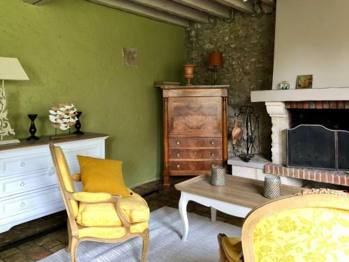 Hostal Le Prieur� De Bazainville