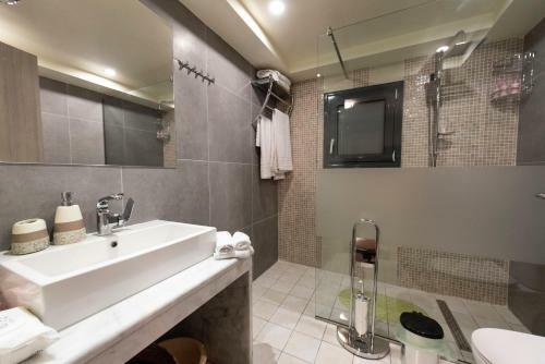 Theo And Ms Luxurious Apartments