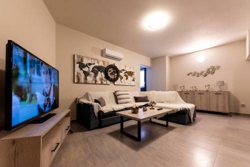 Theo And Ms Luxurious Apartments