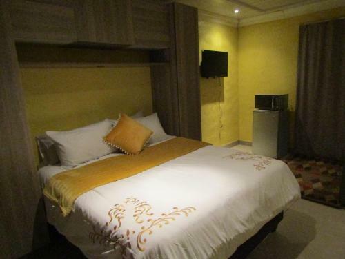 Hostal Phomolong Guest House Soweto