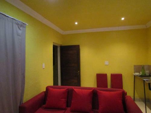 Hostal Phomolong Guest House Soweto
