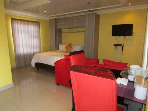 Hostal Phomolong Guest House Soweto