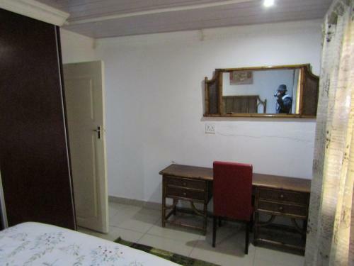 Hostal Phomolong Guest House Soweto