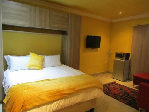Hostal Phomolong Guest House Soweto