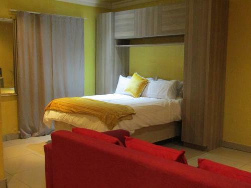 Hostal Phomolong Guest House Soweto
