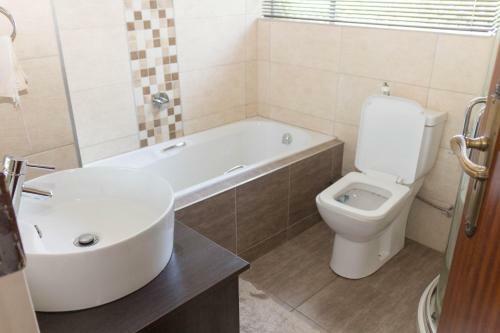 Hostal Phomolong Guest House, Westgate, Roodeporte
