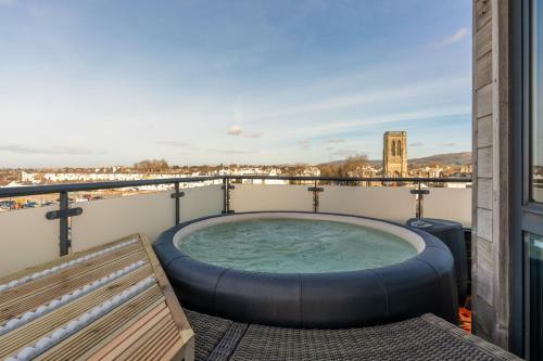 Apartamento Central Penthouse With Hot Tub & Views 22