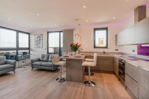 Apartamento Central Penthouse With Hot Tub & Views 22
