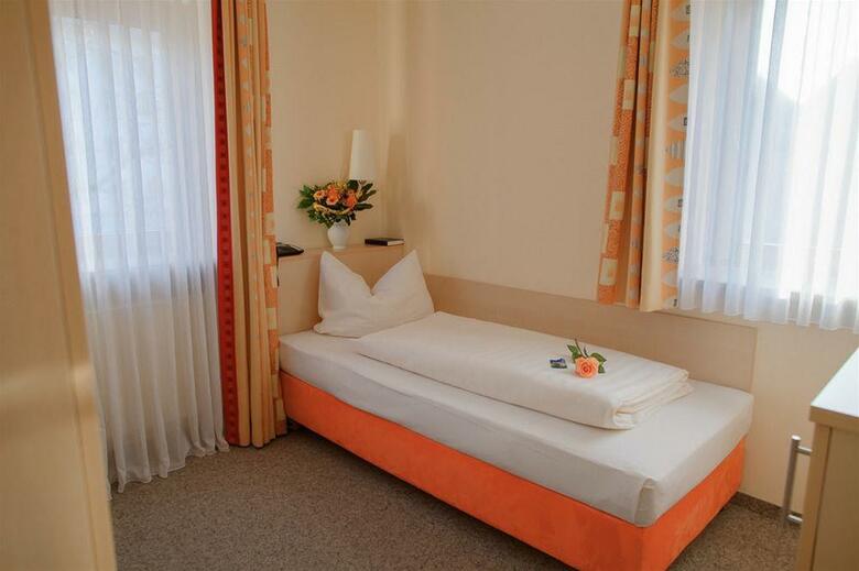 Hostal Hotel Petzengarten