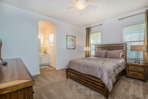 Desirable Solterra - 6 Bdm With Pool Spa Villa