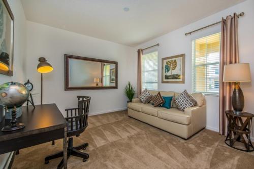 Desirable Solterra - 6 Bdm With Pool Spa Villa