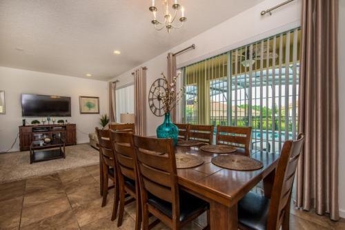 Desirable Solterra - 6 Bdm With Pool Spa Villa