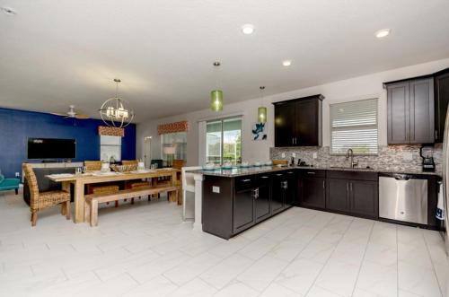 South Facing Pool & Spa - 6 Bdm Villa Villa