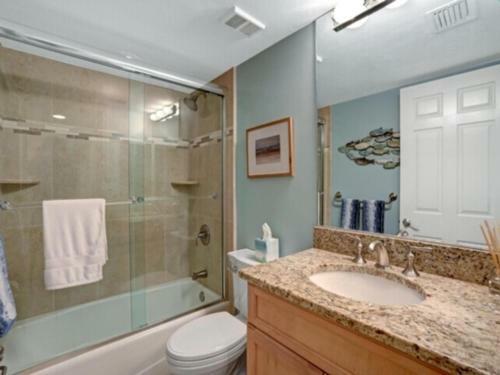 Apartamento Beachfront Condo With Pool