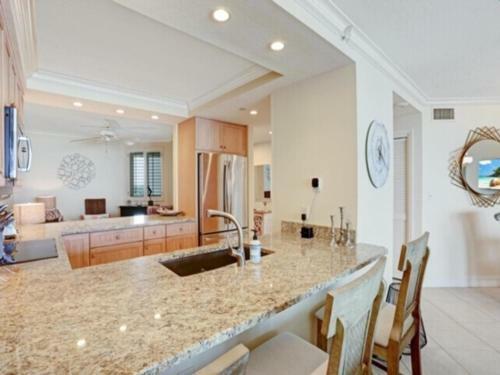 Apartamento Beachfront Condo With Pool