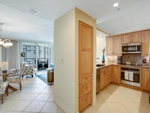 Apartamento Beachfront Condo With Pool