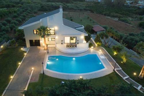 Gregory's Luxury Villa In Chania-70m2 Pool-2000m2 Garden And Plot