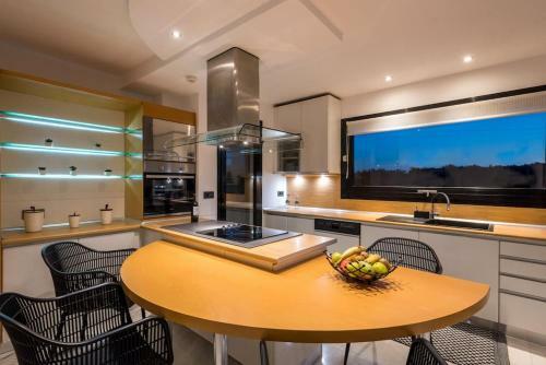 Gregory's Luxury Villa In Chania-70m2 Pool-2000m2 Garden And Plot