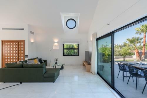 Gregory's Luxury Villa In Chania-70m2 Pool-2000m2 Garden And Plot