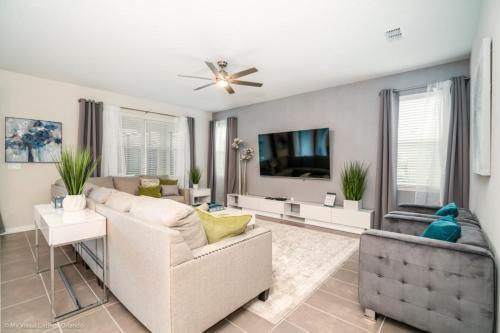 New Solara 5 Bdm Townhome With S Facing Pool Villa