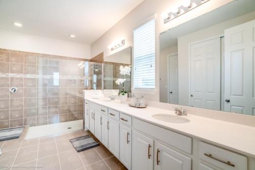 New Solara 5 Bdm Townhome With S Facing Pool Villa