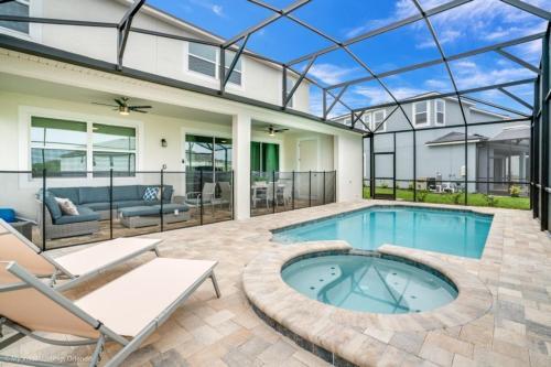 New Solara 5 Bdm Townhome With S Facing Pool Villa