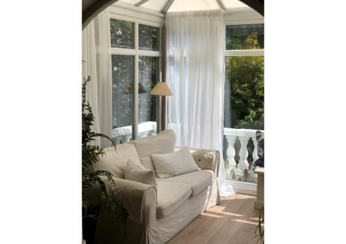 Lovely Studio Apartment With Roof Top Conservatory