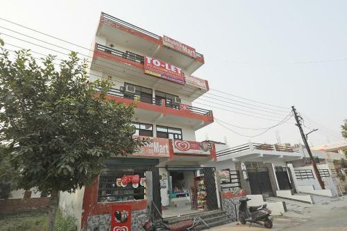Hotel Oyo 84552 Live Ur Style