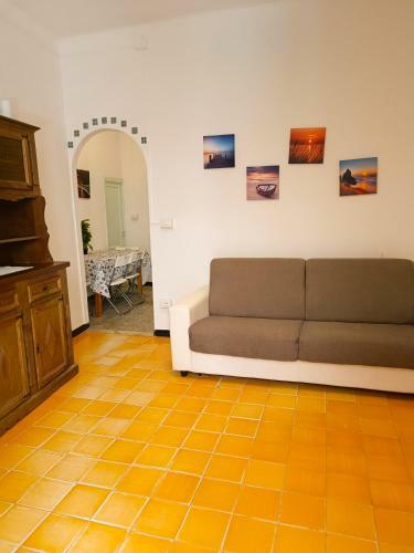 Classic Monterossino Apartment In Old Town