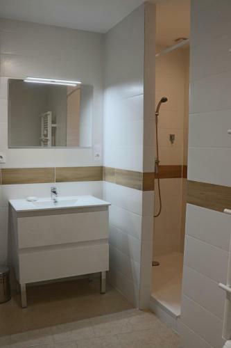Maison De Village Sur Donz�re