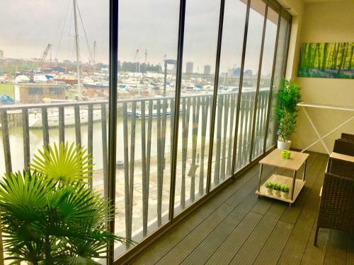 London Excel 2 Bedrooms River View Apartment