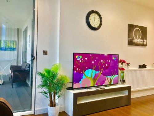London Excel 2 Bedrooms River View Apartment