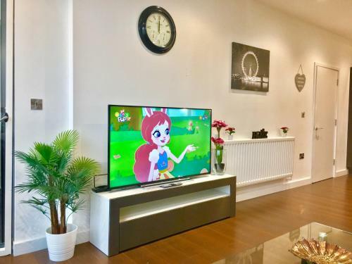 London Excel 2 Bedrooms River View Apartment