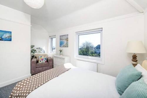 Sunrise! ~ 2 Bedrooms, Garden, Parking, Sea Views