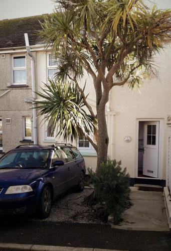 Sunrise! ~ 2 Bedrooms, Garden, Parking, Sea Views