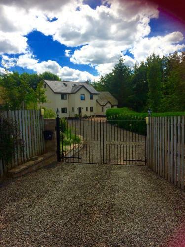 Cottage At The Hollow