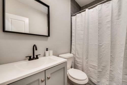 Little D Bnb - Modernized 3 Bedroom 2 Bath Getaway