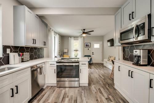 Little D Bnb - Modernized 3 Bedroom 2 Bath Getaway