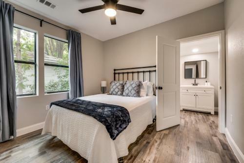 Little D Bnb - Modernized 3 Bedroom 2 Bath Getaway