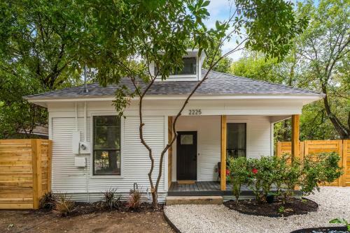 Little D Bnb - Modernized 3 Bedroom 2 Bath Getaway