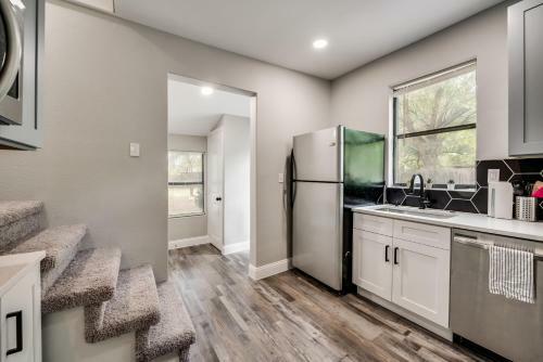 Little D Bnb - Modernized 3 Bedroom 2 Bath Getaway